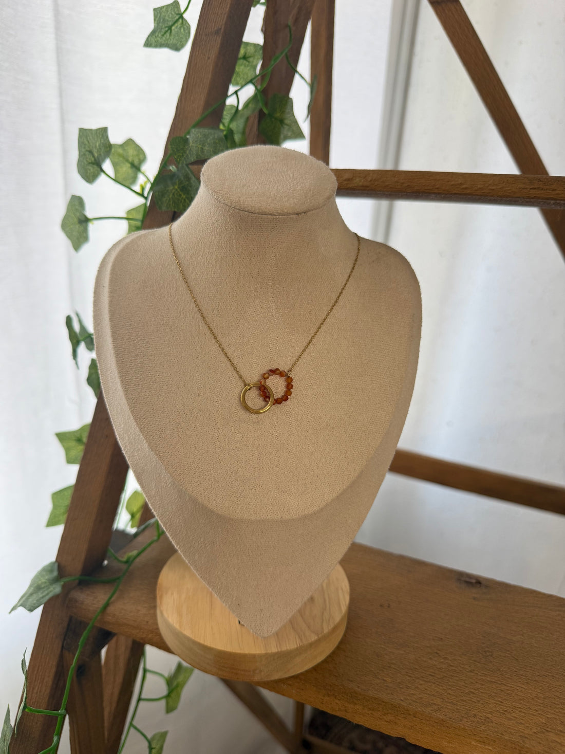 Collier cercle orange