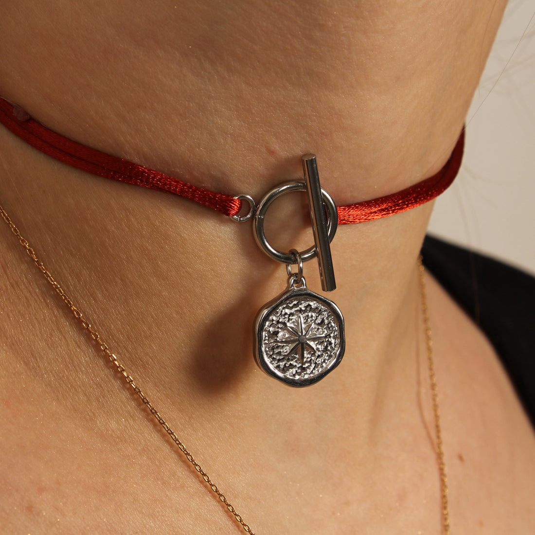Collier APRIL