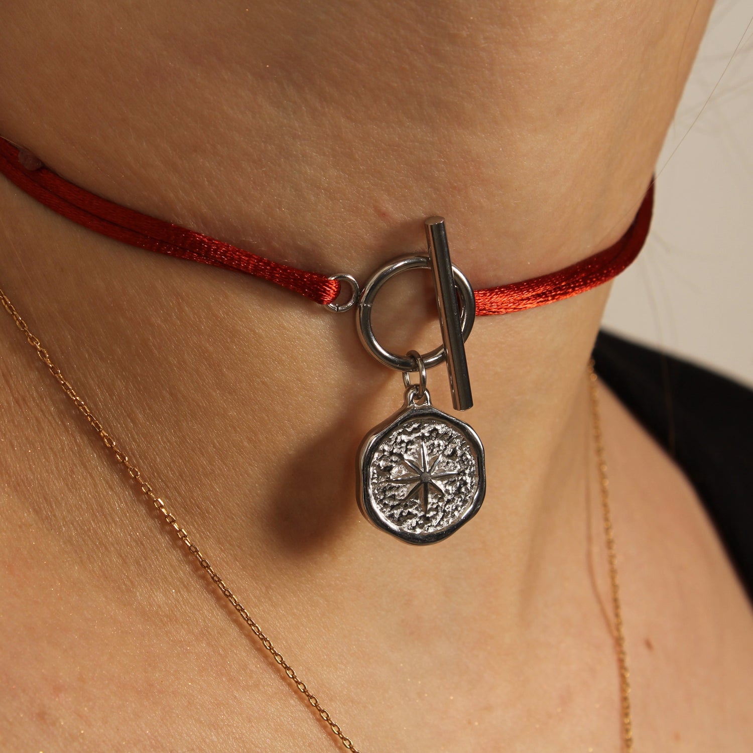 Collier APRIL