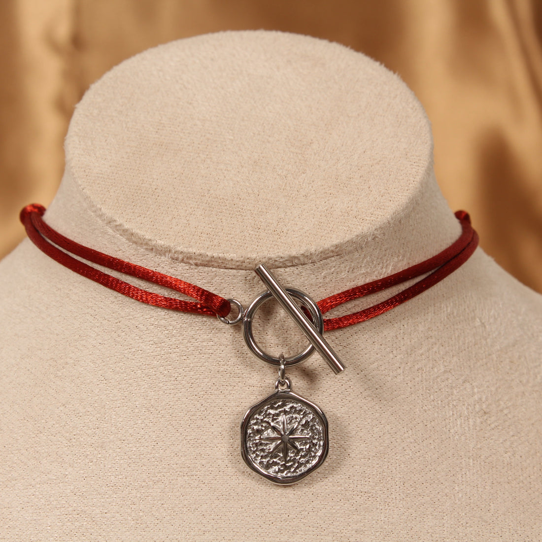 Collier APRIL