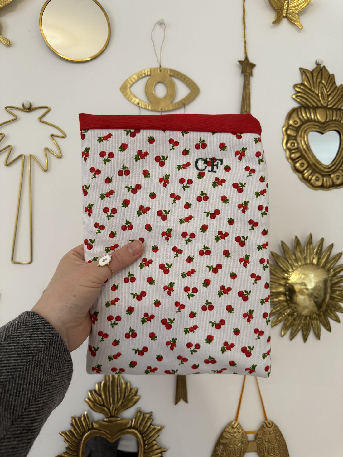 Pochette de livre cerise