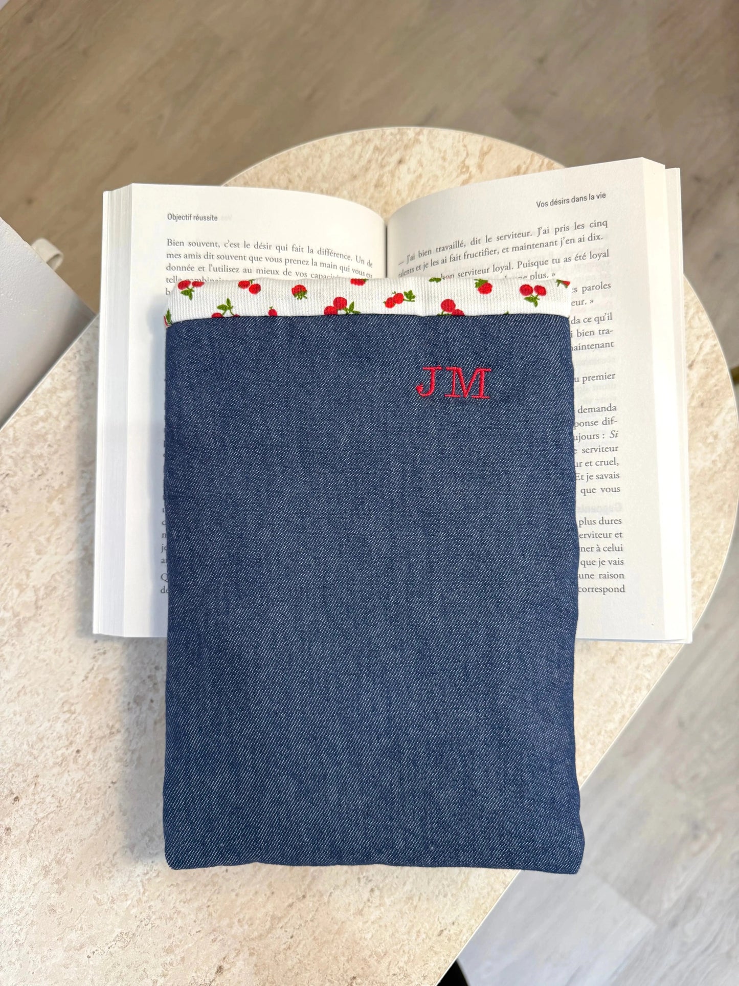 Pochette de livre classique en jean